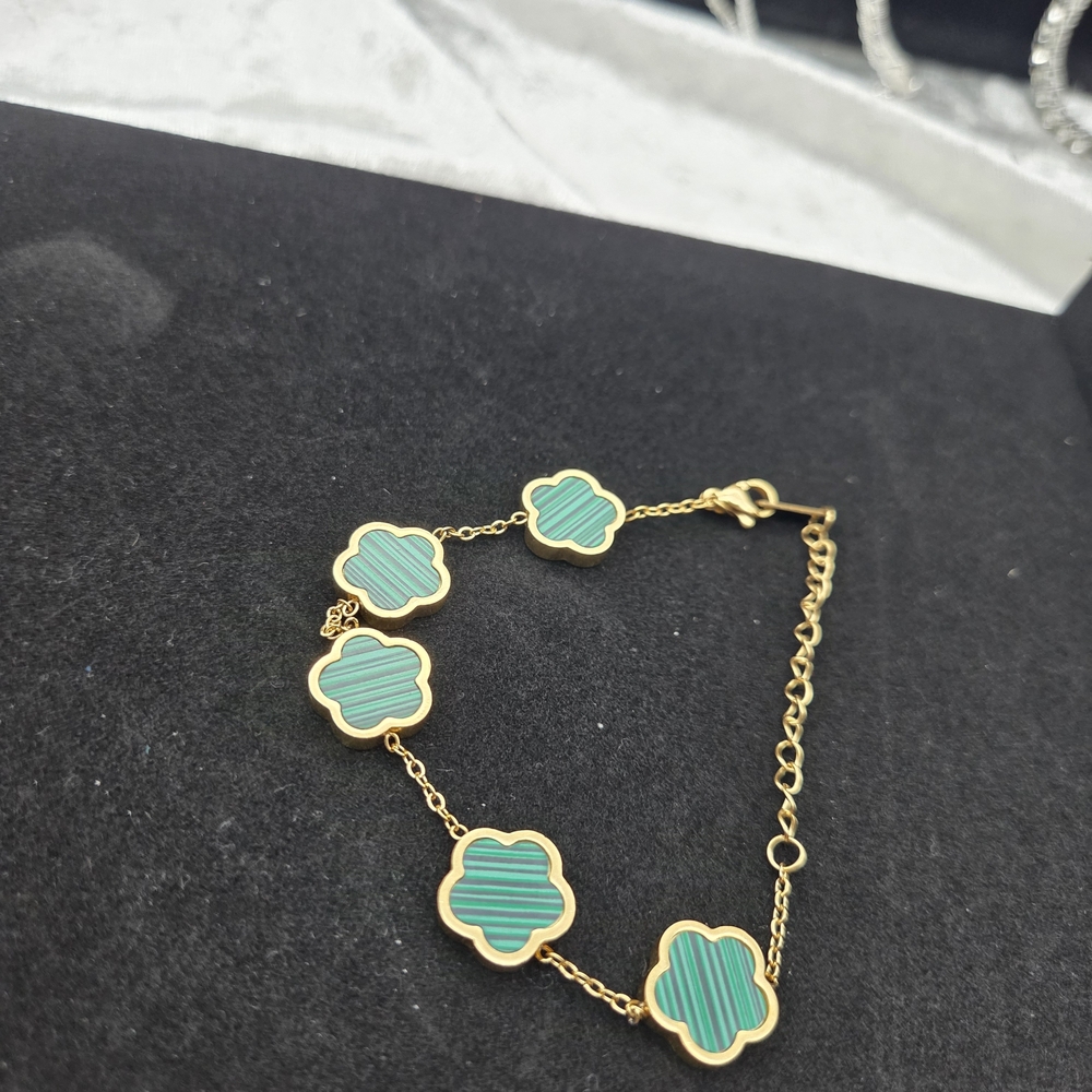 Elegant Gold and Green Clover Bracelet